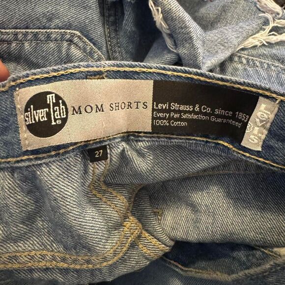 Levi’s SilverTab Mom Shorts Women’s Size 27 High Rise Cutoff Distressed 100% Cot - Picture 3 of 6